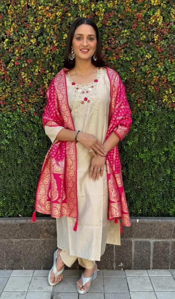 White Kurti with Red Dupatta